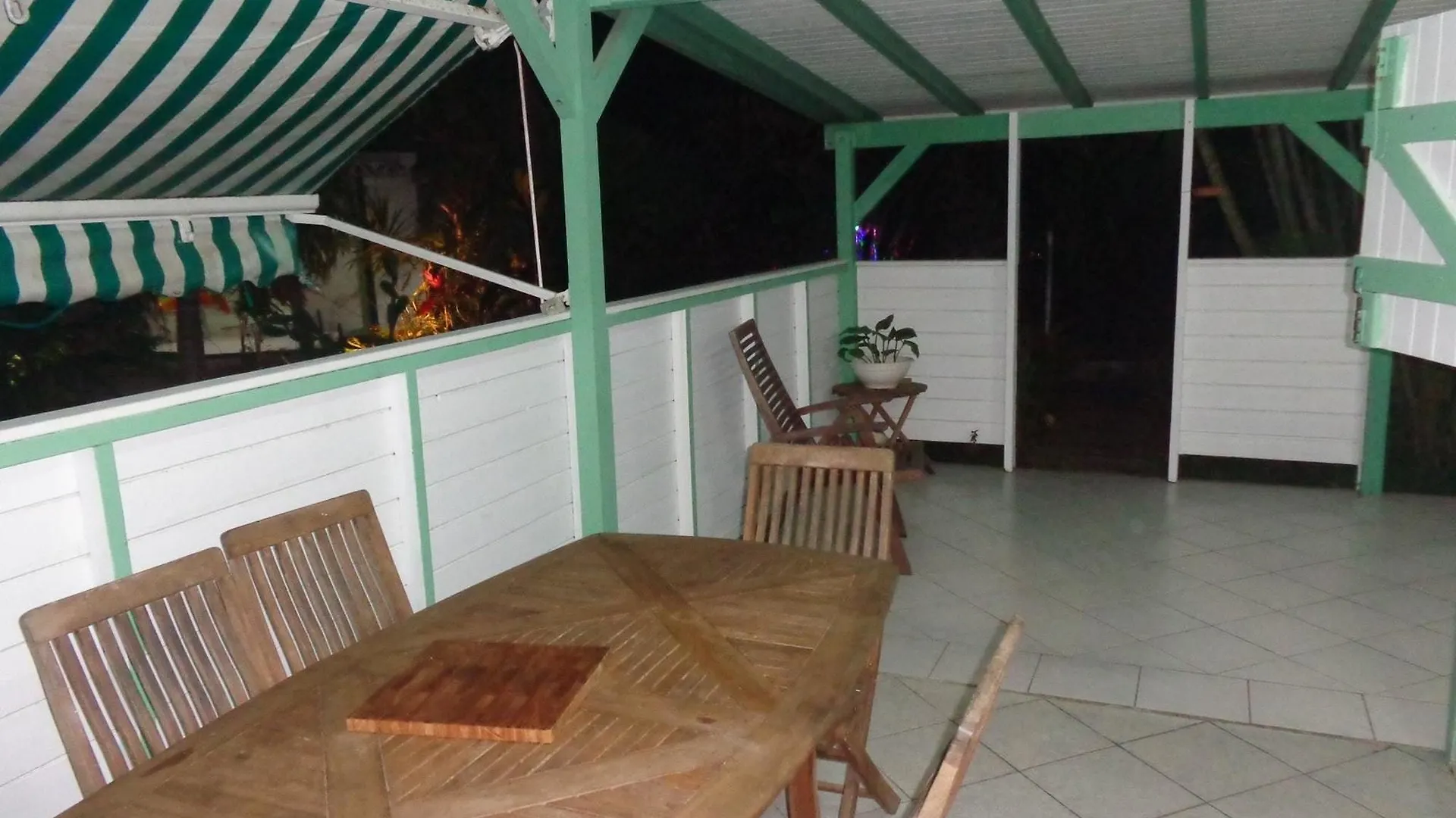 House With 2 Bedrooms In Le Moule, With Pool Access, Furnished Garden Apartment